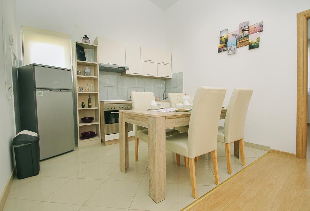 Apartments&Room Babic Kaštela Extérieur photo